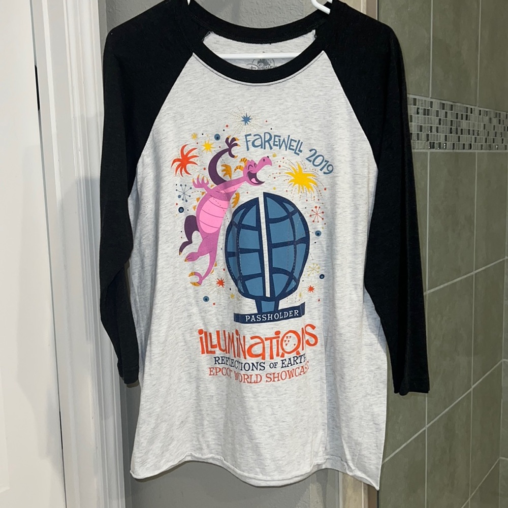 EPCOT Passholder Illuminations Fireworks Raglan Shirt Farewell 2019 Size Large